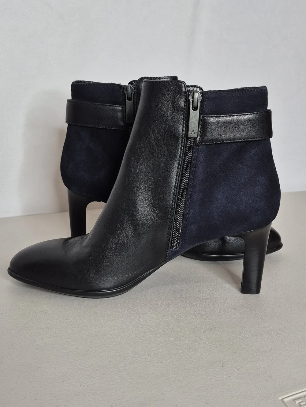 Aquatalia Black Itailian Leather and Navy Suede Ankle Boots w/ Buckle - Size 7